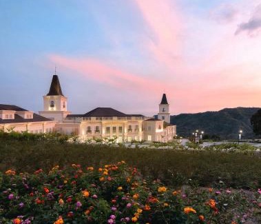 Tagaytay Hotel | Twin Lakes Hotel near Tagaytay