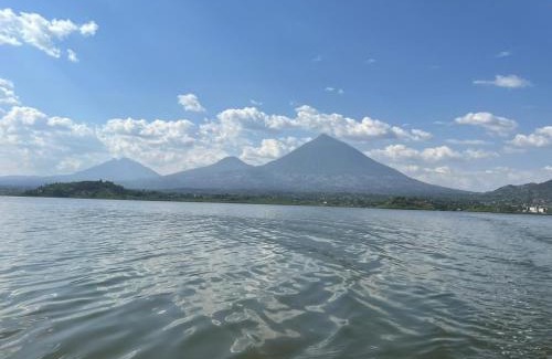 Ruhondo Alquiler De Eote | Twin Lakes Rwanda Boat Tours
