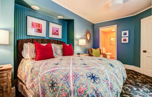 Saugatuck Cama Y Desayuno | Twin Oaks Inn