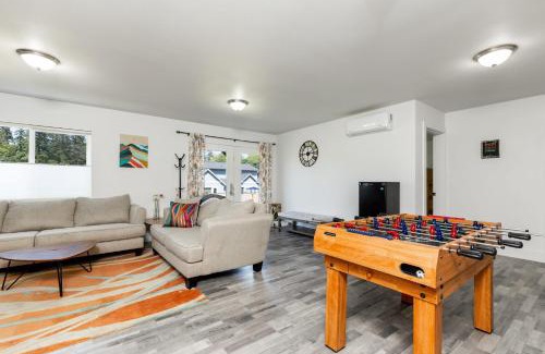 Langley Casa | Twin Oaks Retreat by AvantStay Mins to Freeland
