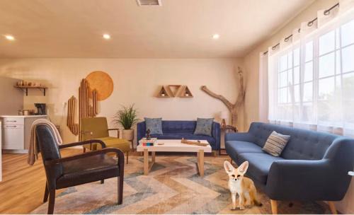 Joshua Tree Casa | Twin Palms Desert Getaway - Jacuzzi, Fire pit, Meditation room & more