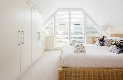 Poole Cabaña | Twin Palms