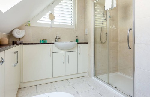 Poole Cabaña | Twin Palms