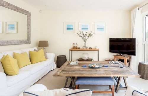 Poole Cabaña | Twin Palms