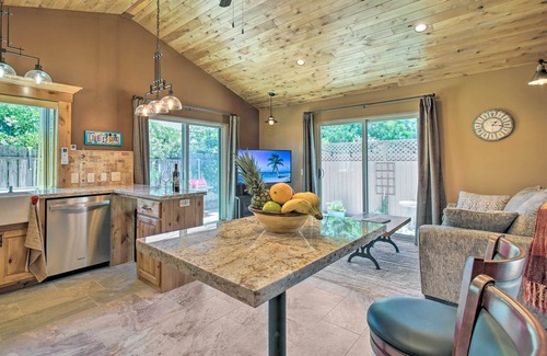 Simi Valley Cabaña | 'Twin Palms' Romantic Retreat: Yard + Grill!