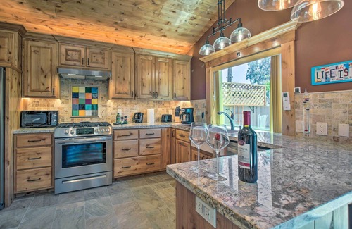 Simi Valley Cabaña | 'Twin Palms' Romantic Retreat: Yard + Grill!