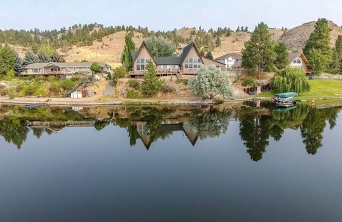 Helena Casa | Twin Peaks Lakefront Property 4200 pies cuadrados