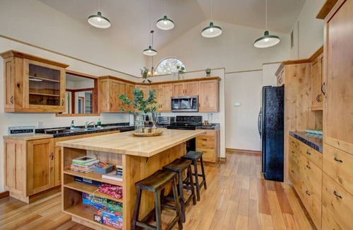 Boise Casa | Twin Pines Cabin at Wilderness Ranch Pet Friendly