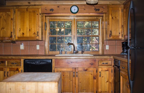 Pine Mountain Club Cabina | Twin Pines Authenic Log Cabin