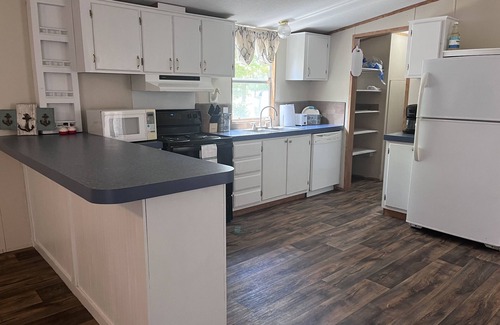 Negreet Casa | TWIN PINES Toledo Bend Camp with plenty of boat parking in quiet neighborhood