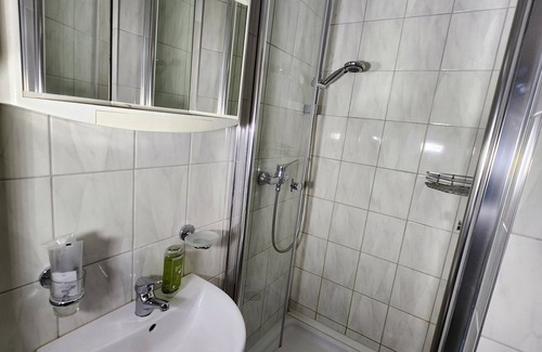 Rastatt Hotel | Doble con dos camas-Económico-Baño Privado