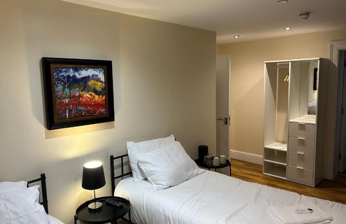 Leith Casa | Twin Room With En-Suite