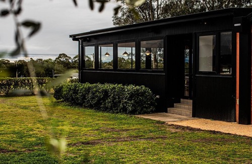 Pokolbin Cabina | Twin Tree Cabin 5 - 2 bedroom with 2 x queen beds