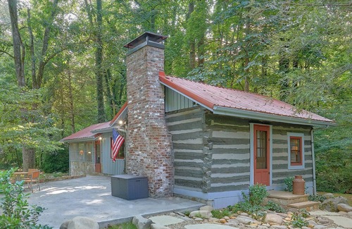 Pittman Center Cabaña | Twin Trees: Charming Family Getaway in the Smokies