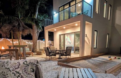 Gillespie Park Casa | Twin Villas for Groups near Downtown SRQ