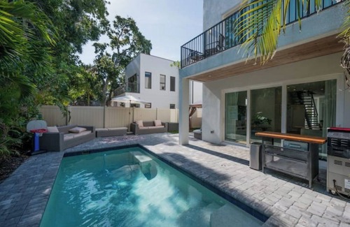 Gillespie Park Casa | Twin Villas for Groups near Downtown SRQ
