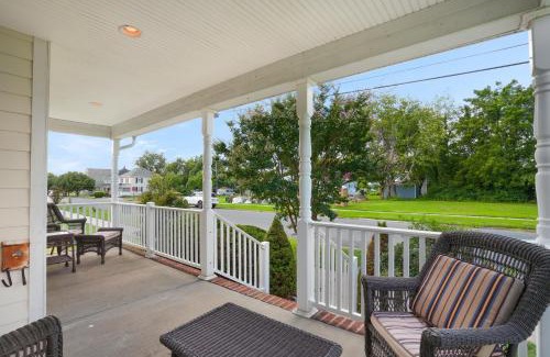 Cape Charles Casa | Twins at Bay - Modern luxuries in town!