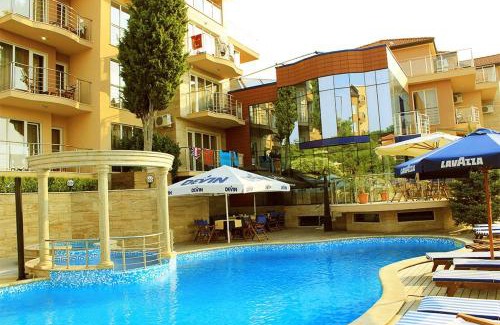 Saints Constantine and Helena Apartamento | Twins Palace ApartHotel