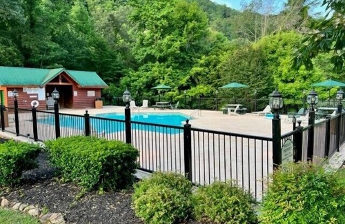 Gatlinburg - Pigeon Forge Cabina | Twisted Pines