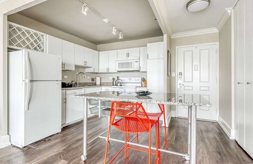Old Louisville Apartamento | TWO 800 Tower Cozysuites w sky Pool Lounge 10flr