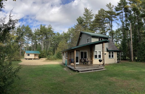 North Hudson Cabina | Two Adirondack cabins with mountain views and river access