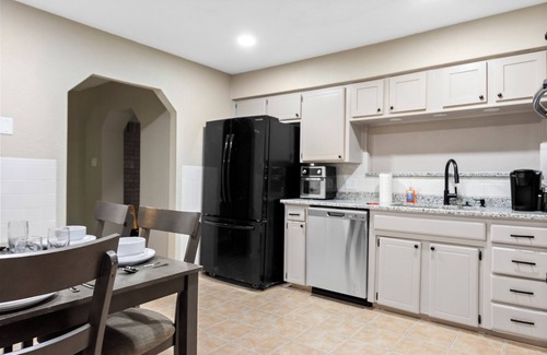 North Richland Hills Casa | Two Adjacent Houses with a Private Pool