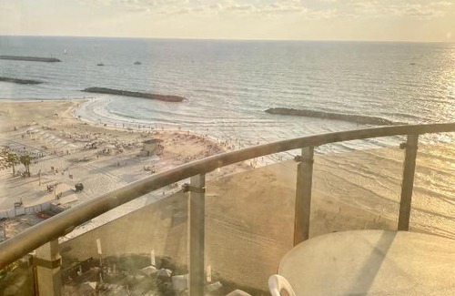 Herzliya Pituach Apartamento | two balconies spectacular beach front at the daniel