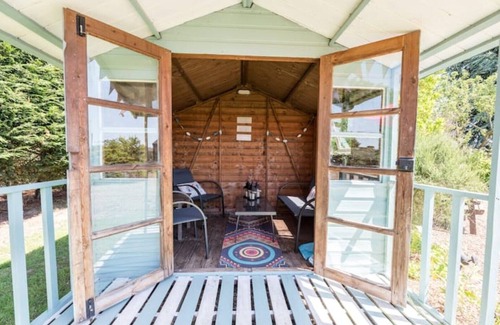 Colchester Cabaña | Two Bed Cottage - Shared Pool