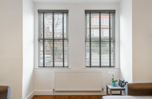 Bush Hill Park Apartamento | Two Bed Flat in Bush Hill Park