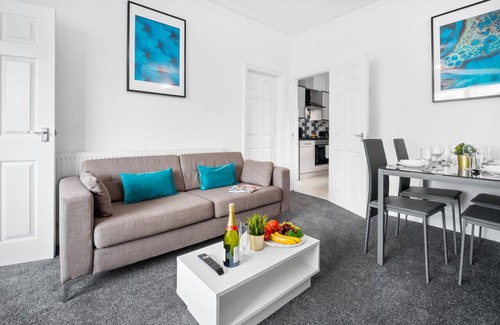 Harborne Casa | Two Bed House - Courtyard - Parking - Harborne