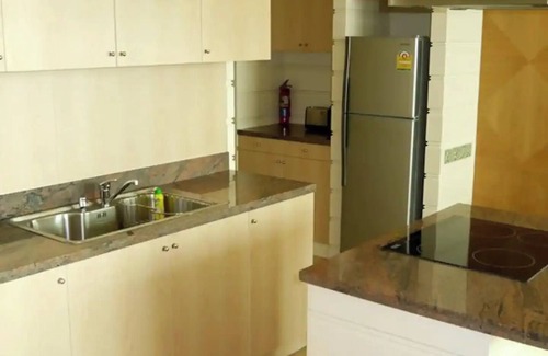 Bang Lamphu Lang Condominio | Two bedroom loft style condo, river view pool