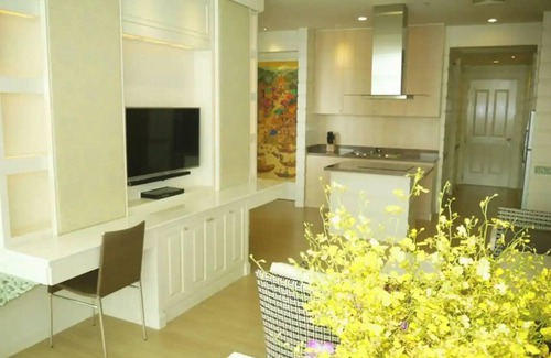 Bang Lamphu Lang Condominio | Two bedroom loft style condo, river view pool