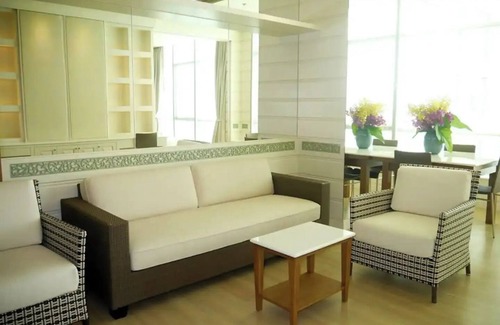 Bang Lamphu Lang Condominio | Two bedroom loft style condo, river view pool
