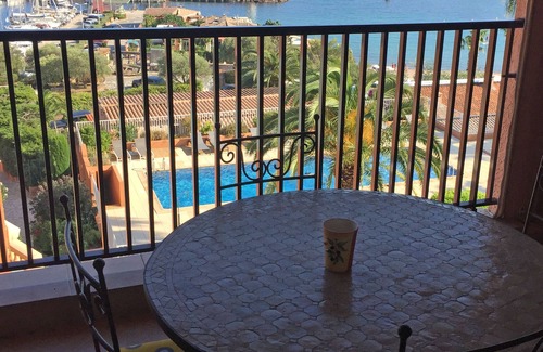 Theoule-sur-Mer Apartamento | Two-bedroom 55 m² apartment with roof terrace, air-conditioned, sea view