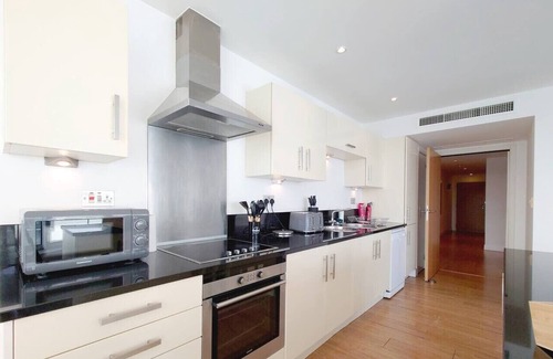 Newham Apartamento | Two-Bedroom Apartment with River Views