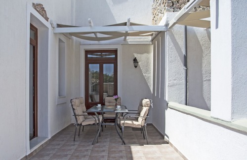 Perissa Apartamento | Two bedroom apartment including car rental and breakfast