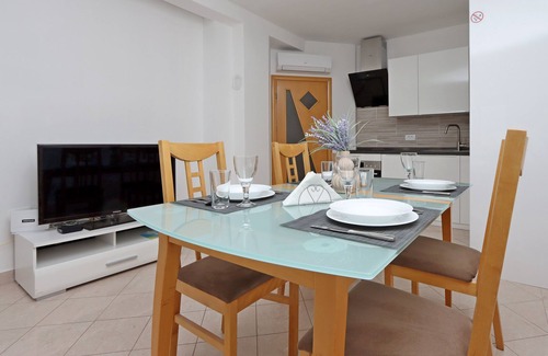 Kostrena Apartamento | Apartamento para dos personas con terraza y vista al mar Kostrena, Rijeka (A-23422-b)