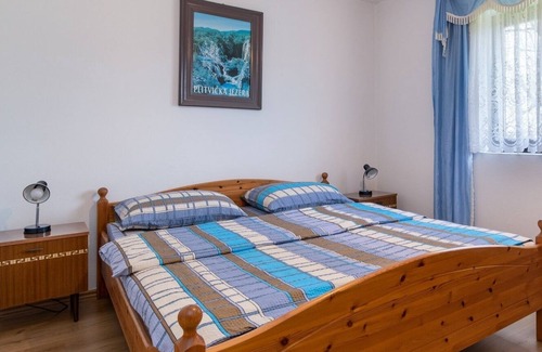 Seliste Dreznicko Apartamento | Two bedroom apartment (pet friendly) Seliste Dreznicko, Plitvice (A-20907-c)