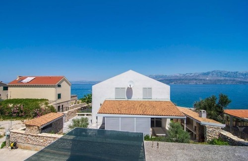 Splitska Apartamento | Apartamento para dos personas en la playa Splitska, Brac (A-22683-a)