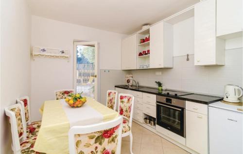 Kremena Apartamento | Two-Bedroom Apartment In Klek