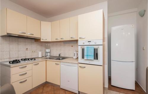 Zagvozd Apartamento | Two-Bedroom Apartment In Zagvozd