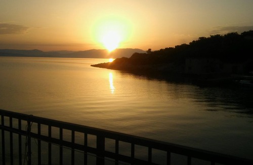 Cove Donja Krusica (Donje selo) Apartamento | Apartamento para dos personas en la playa Bahía Donja Krušica, Solta (A-11146-a)