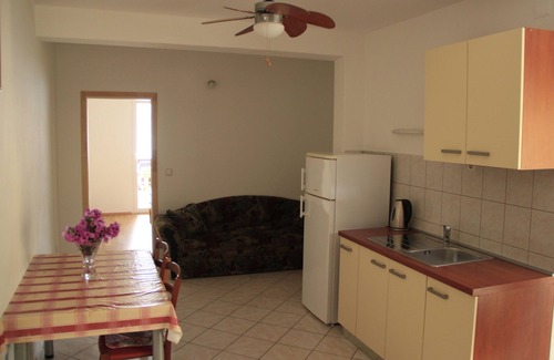 Kneza Apartamento | Apartamento para dos personas en la playa Kneza, Korcula (A-9166-b)