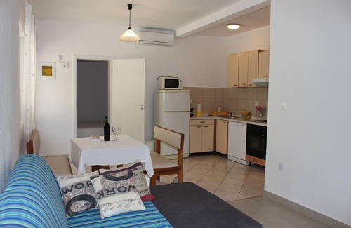 Mimice Apartamento | Apartamento para dos personas en la playa Mimice, Omis (A-2774-c)
