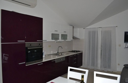 Grebastica Apartamento | Apartamento para dos personas con terraza y vista al mar Grebastica, Sibenik (A-13365-b)
