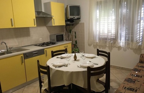 Tribulje Apartamento | Two bedroom apartment with terrace and sea view Tribulje, Krk (A-5438-a)