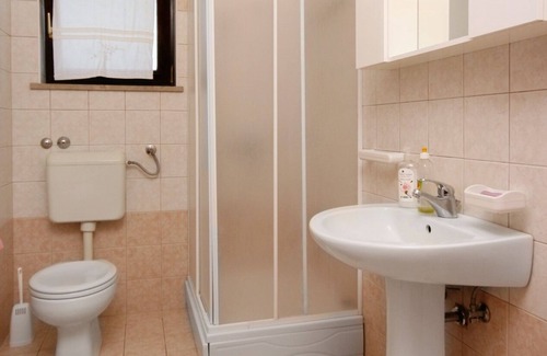 Tribulje Apartamento | Two bedroom apartment with terrace and sea view Tribulje, Krk (A-5438-a)