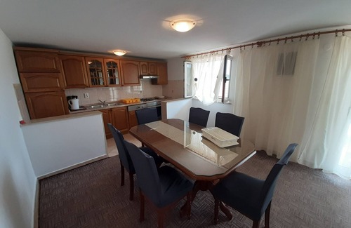 Vinisce Apartamento | Apartamento para dos personas con balcón y vista al mar Vinisce, Trogir (A-6117-a)