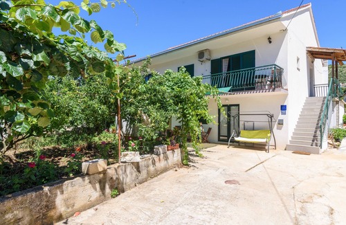 Marina Apartamento | Apartamento para dos personas con un balcon Marina, Trogir (A-14258-a)