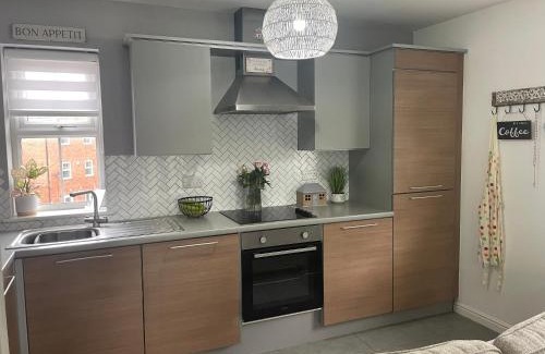 Widnes Apartamento | Two bedroom apartment with balcony central location